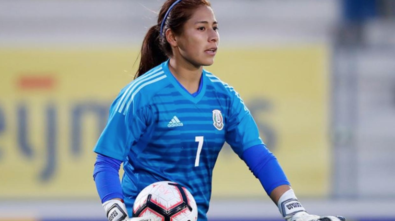 Selección Femenil de México — Cecilia Santiago, 24 Goalkeeper for the ...