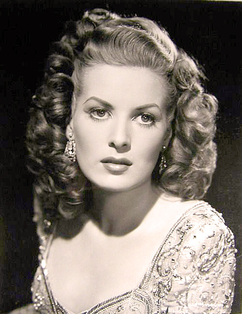 Maureen O'Hara - Jessicas Unique Gift Shop