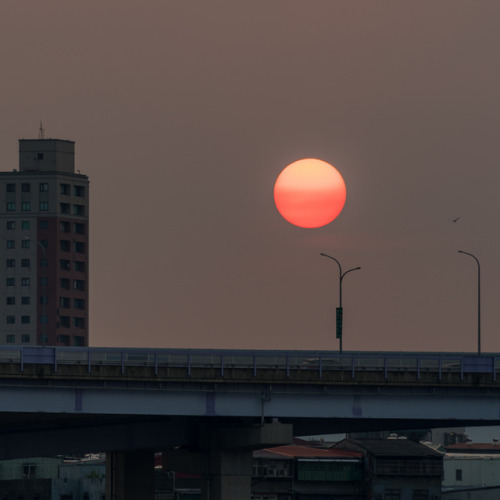 1l1l:sunset over bridge,chiaming_tu