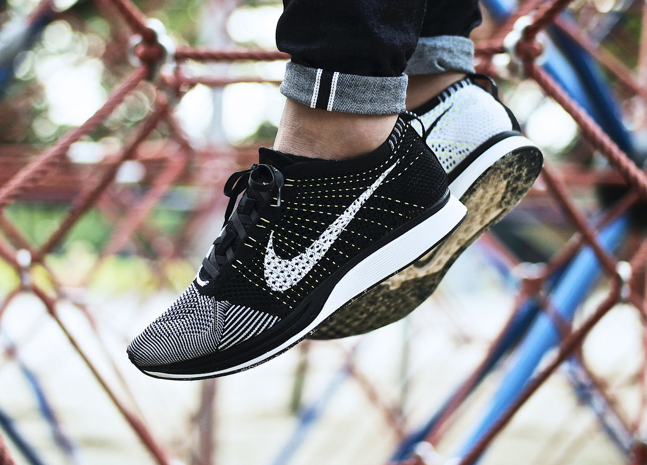 nike flyknit volt black white