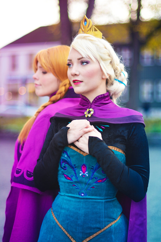 santatory: Queen Elsa of Arendelle cosplay... - OHI Cosplay