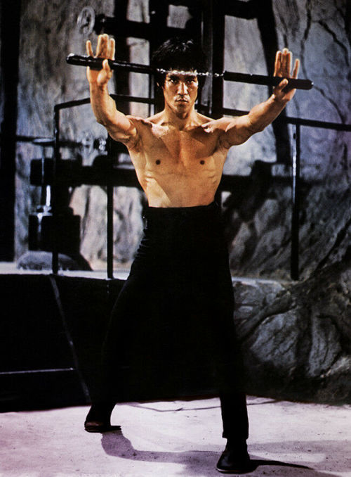 bruce lee enter the dragon nunchucks