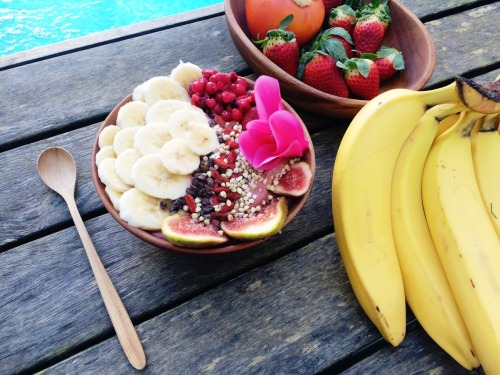 bananamylk:Acai Bowl Saturday ✿ Smoothie Ingredients:- 1...