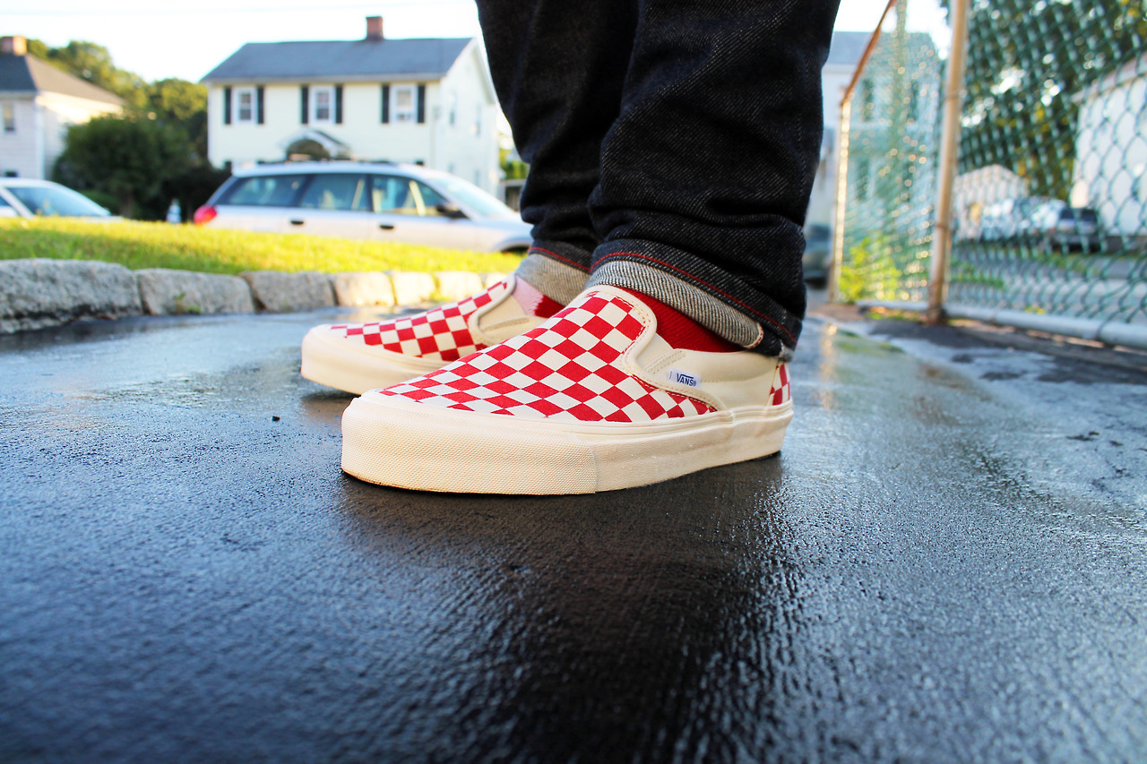 vans vault slip on red