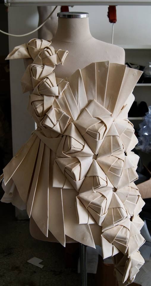Sin Titulo Origami Fashion Design With An Asymmetric Pleated
