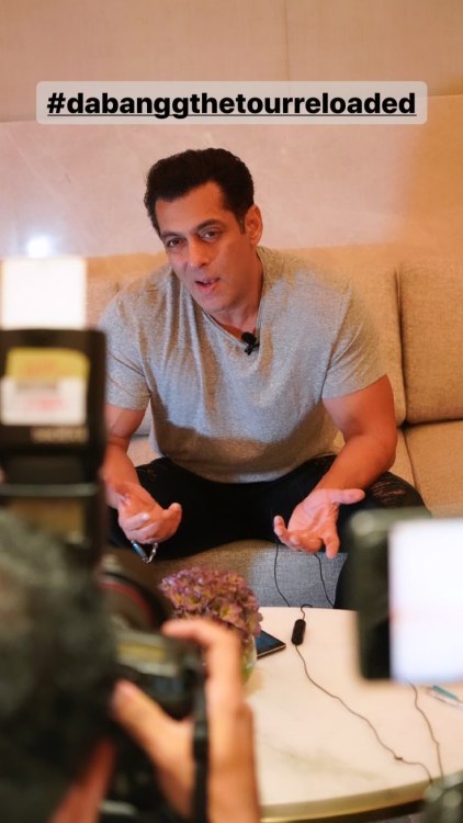 „★ Salman Khan în timpul interviului pentru Dabangg Tour în Dubai (7 noiembrie 2019)! Via: IG-ul lui ”