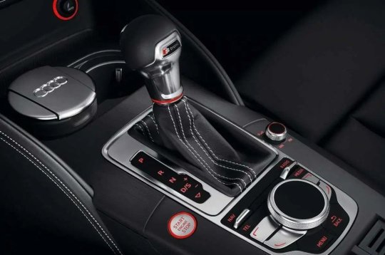 Câmbio automatizado S-Tronic de dupla embreagem da Audi em destaque