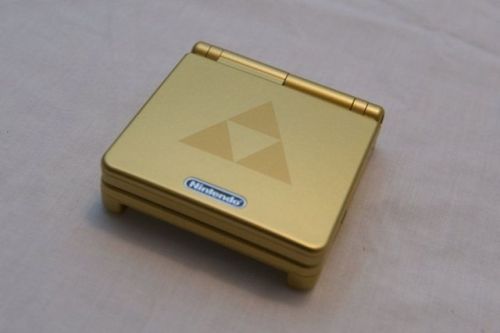 retrogamingblog:The Limited Edition Legend of Zelda Gameboy...