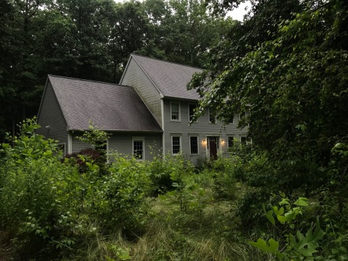 brokenightlight:brokenightlight:This house has been abandoned...