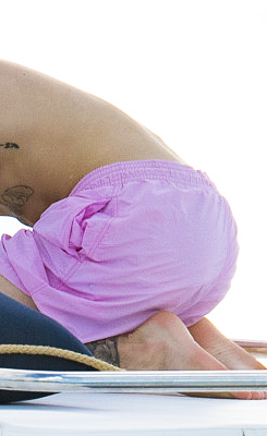 fetishforbieber:justin bieber & the pink shorts