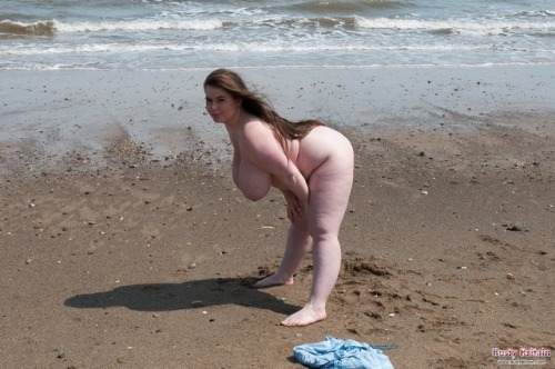 bbwbeachbabes:Nude beach bbw