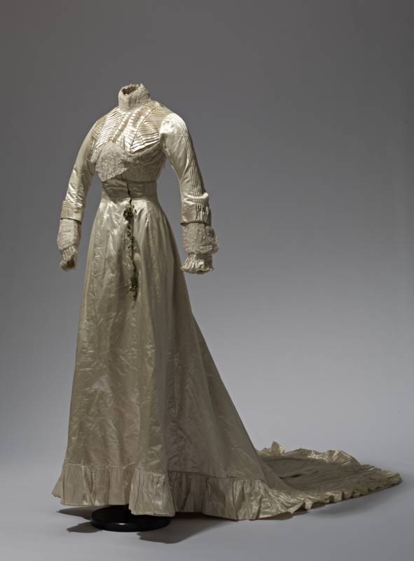 Fashion and Costume History – fashionsfromhistory: Wedding Dress 1901 MAK