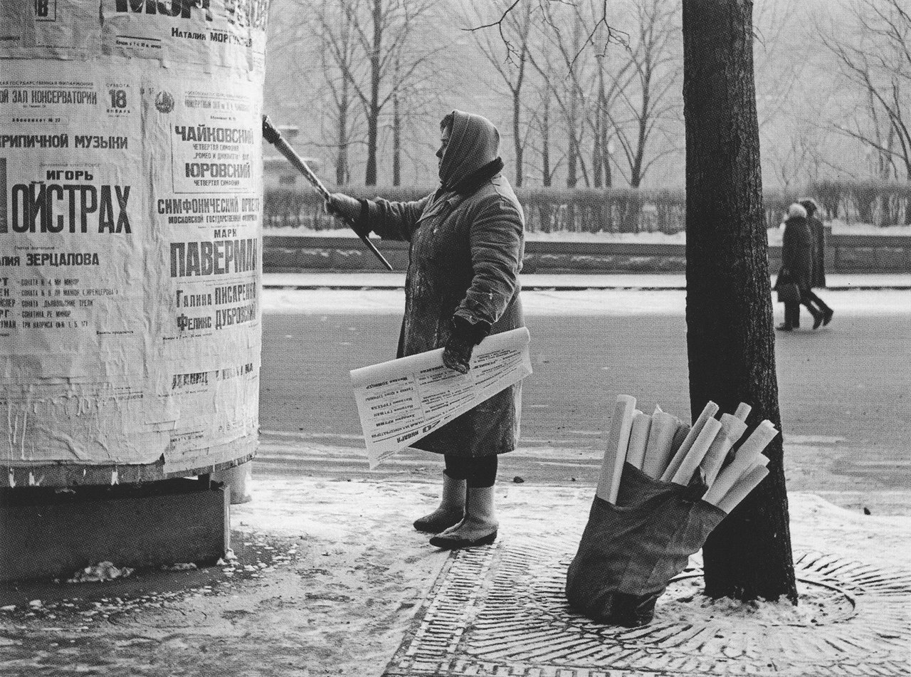 Pushkinskaya square in Moscow, 1964
This photo speaks to me. I had a short period in my life when I woke up at 4, got a bunch of newspapers fresh off the print and walked around the designated area to put them up in the reading stands.