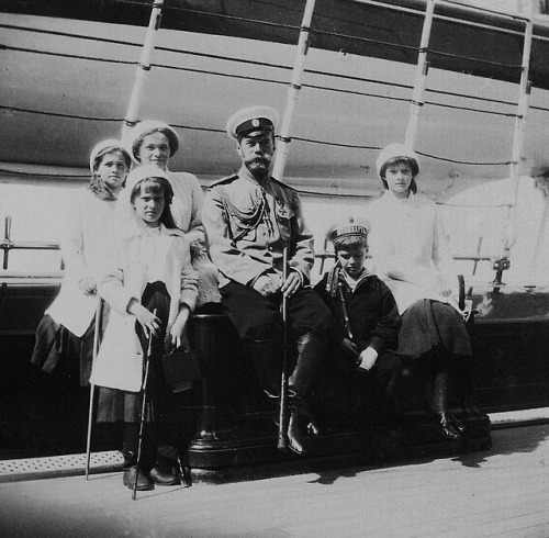 delicateflowers-of-the-past:Emperor Nicholas II and his five...