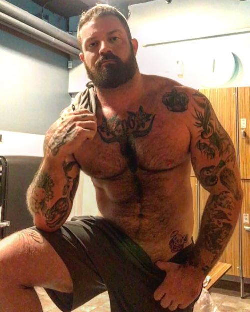 BACKFUR - Hairy/bear/horny/daddy