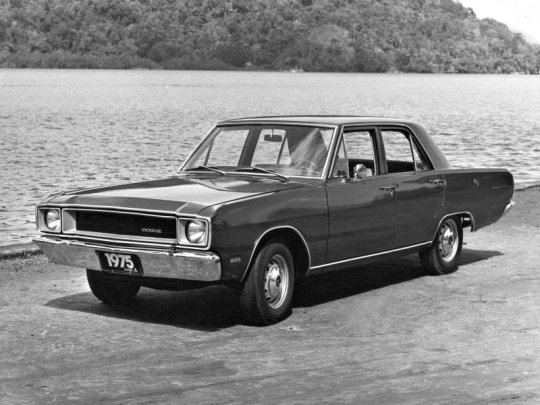 carros que saíram de linha: dodge dart sedan 1975 de frente