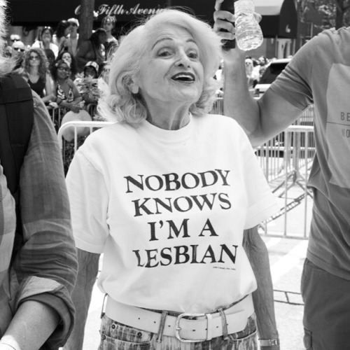 Ahsoka Tano lesbienne sexesa queue est trop grande