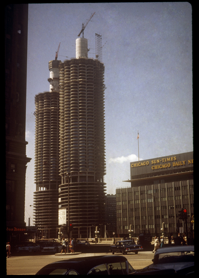 Old Chicago — 1963. Marina Towers Construction.