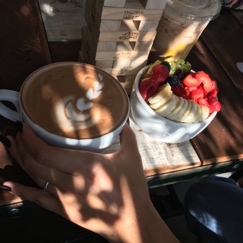 honeysyrup:good day at the downtown café