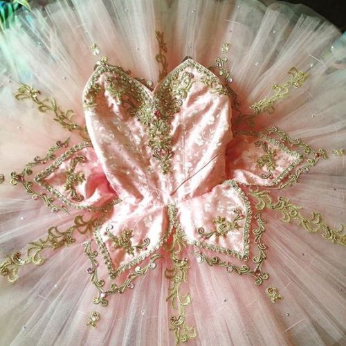 catchingtearsinrain:Tutus.