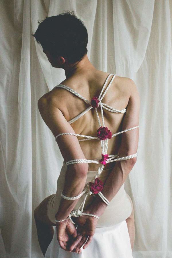 foto-shibari-parney-russkie-devushki-dominirovanie-zolotoy-dozhd