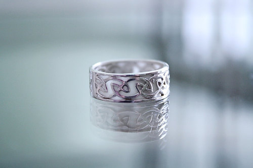 wickedclothes:Sterling Silver Celtic Glow In The Dark RingThis...