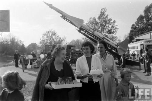 Life bake sale cakes missile USArmy