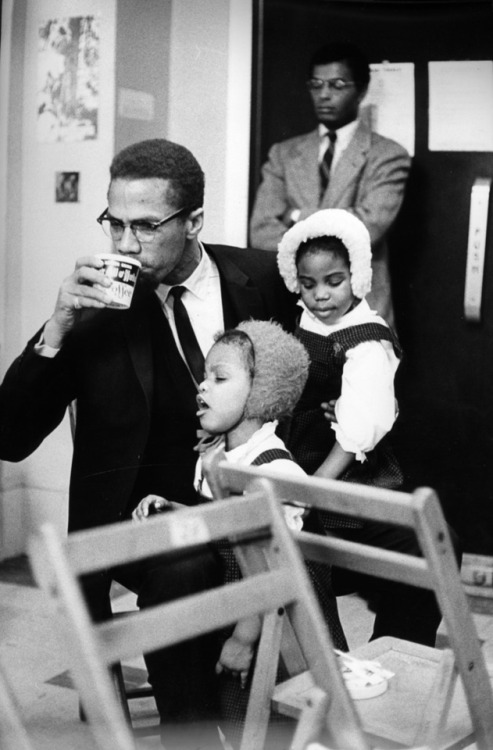 twixnmix:Malcolm X with his wife, Betty Shabazz, and their...