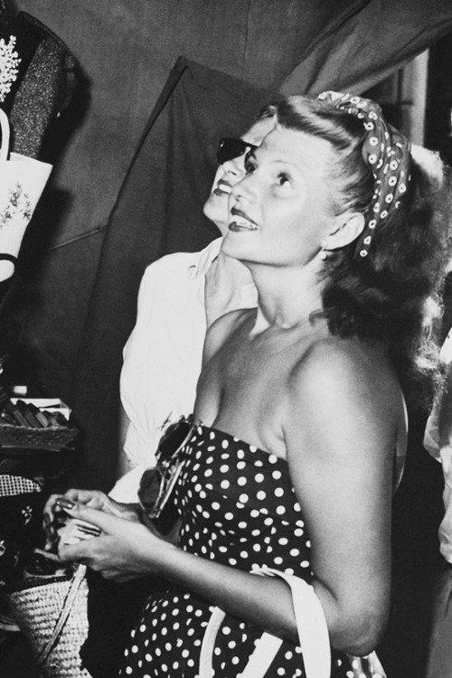 theritahaywortharchive:Rita Hayworth shopping in Capri, 1951