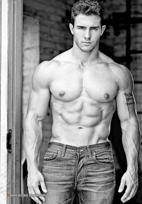 damn-hes-hot:DAMN HE’S HOT!Follow for daily pics of hot men -...