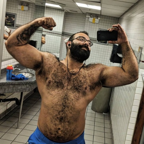 alphabibear:Happy #flexfriday everyone! Stoked for the weekend,...