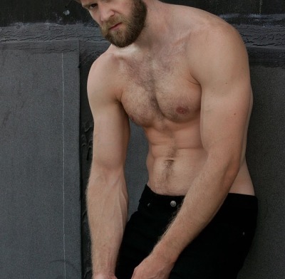 Wish we could get a better look at his face… loving that body and adoring the beard!