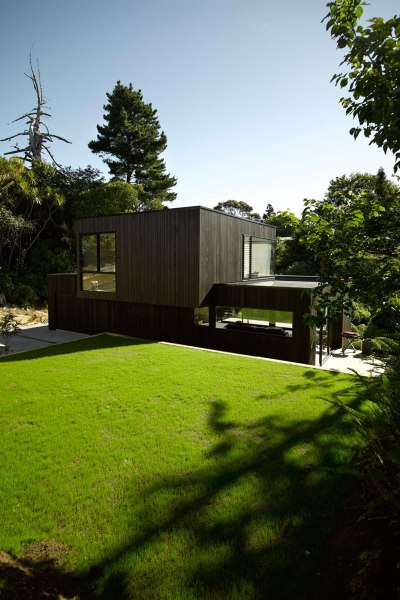 nonconcept:<br /><br />Waiatatura House, Auckland, New Zealand by Studio Monk Mackenzie. (Photography: Mark Smith)