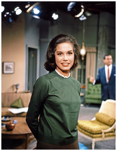 midcenturymodernfreak:A rare color photo of Mary Tyler Moore...