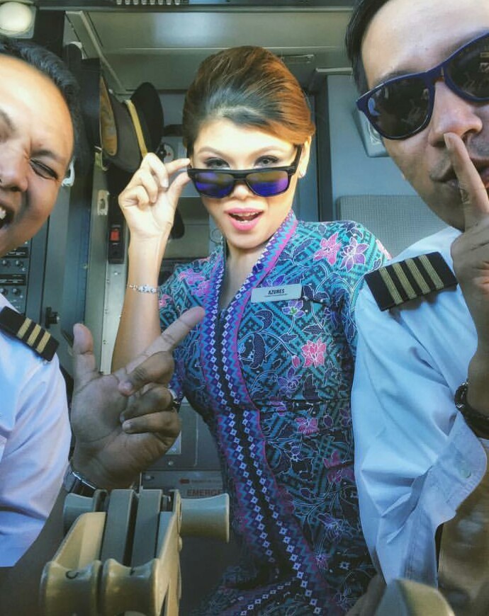 Ini dia gadis yang sedang rancak dishare gambarnya dalam Tumblr. Pramugari MH / model sambilan yang terbongkar gambarnya… Jangan kata abang tak payung. Kalau nak IG dia, tanya baik baik, mungkin abang bagi tau. REBLOG sampai lebam, jangan kasi...
