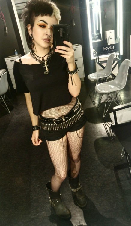 riot-faerie:Extra accessorized look today but I dig it!