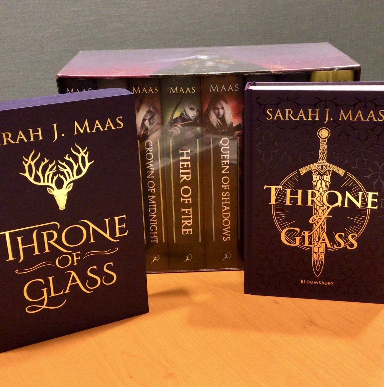 The World Of Sarah J Maas â Want A Sneak Preview Of The