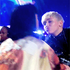 tumblr_n1fwtme2G11qhnjulo2_250.gif