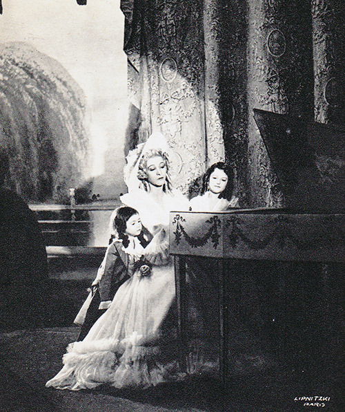 Marie Antoinette and her children in a stage photograph from Madame Capet, a play by Marcelle Maurette.
source: my scan
