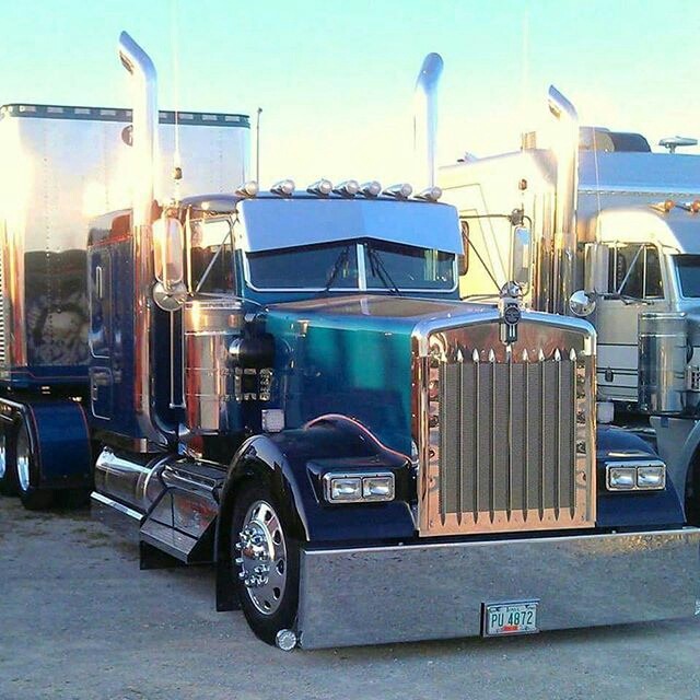 Semitrckn — Kenworth custom W900L