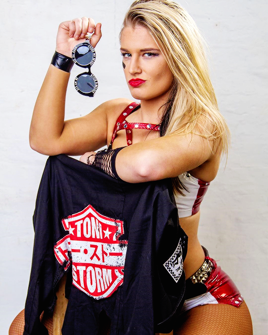 Toni Storm Wwe Female Wrestlers British Wrestling Wwe Womens
