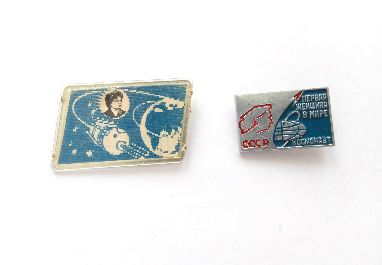 Valentina Tereshkova vintage pins. The first one is lenticular / flicker picture (buy here)