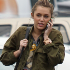 —Miley Cyrus❀.  - Página 9 Tumblr_npfh9kWoOO1u7rra0o5_250