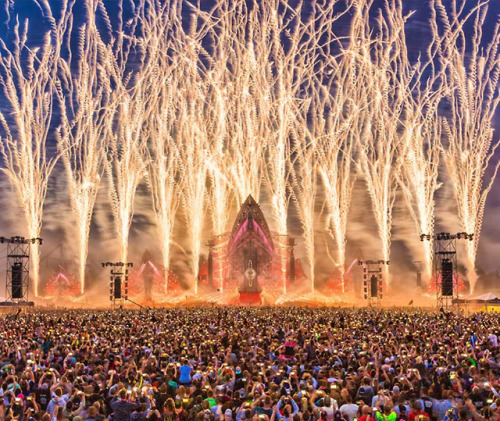 edmisbestmusic:Take me homeTake me to Defqon.1