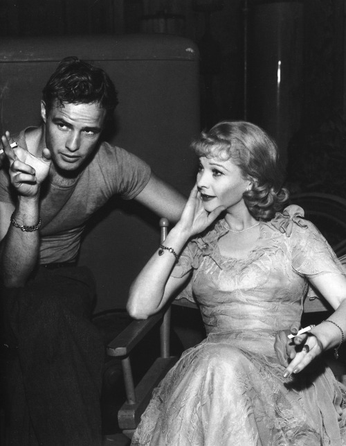 marlonbrando:
â Marlon Brando and Vivien Leigh taking a break during the filming of A Streetcar Named Desire, 1951.
â