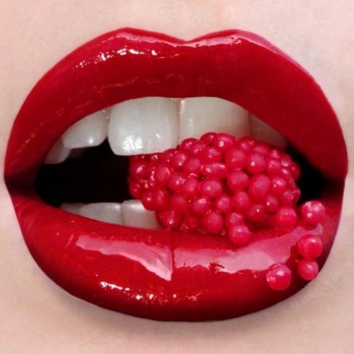 redisthethread:Red lipsSexy as...