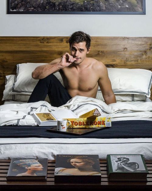 bishounenirl:Antoni Porowski posing with food is a true gift.