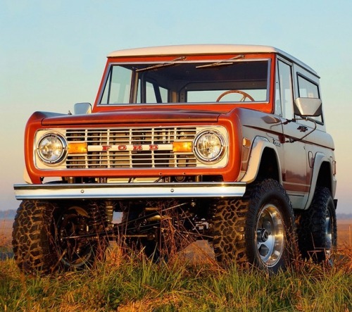 utwo:Ford Bronco© gateway broncos