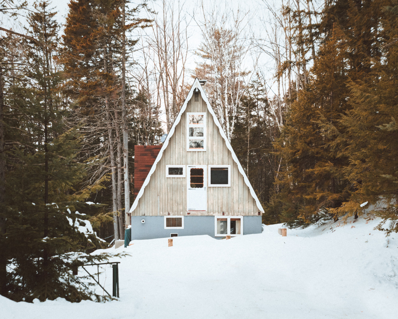 Brendan Lynch New Hampshire Cabins Instagram Btonevibes