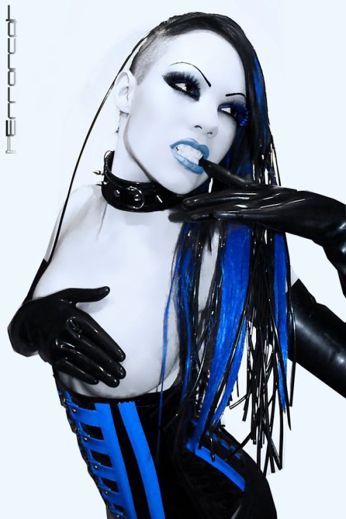 Terrorcat’s deviantart cybergoth cosplay gallery